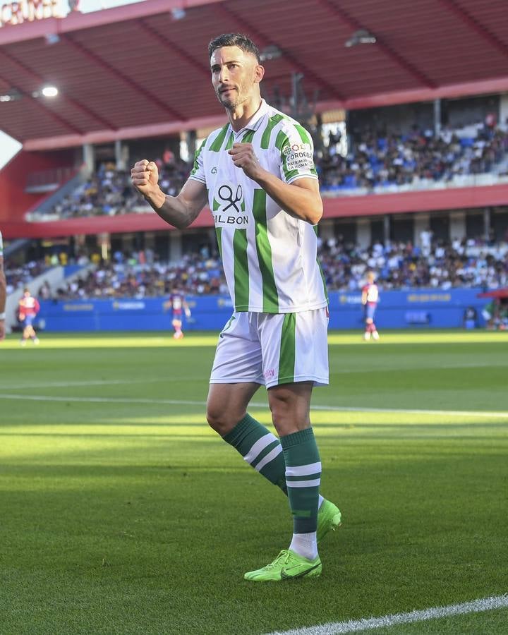 Fotos: la celebración del gol, la afición y las mejores jugadas del FC Barcelona B - Córdoba CF