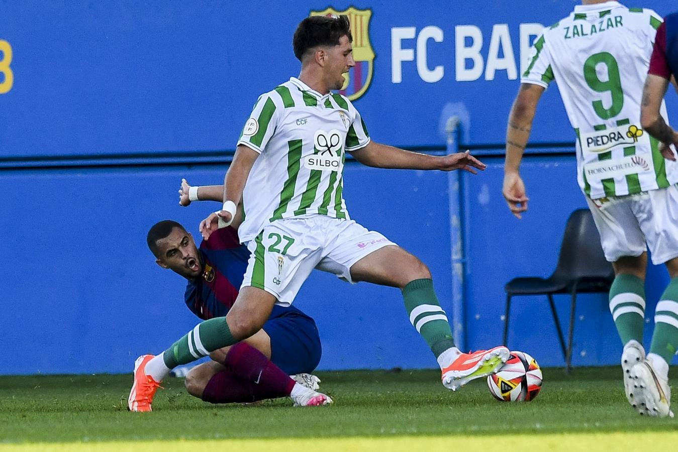 Fotos: la celebración del gol, la afición y las mejores jugadas del FC Barcelona B - Córdoba CF