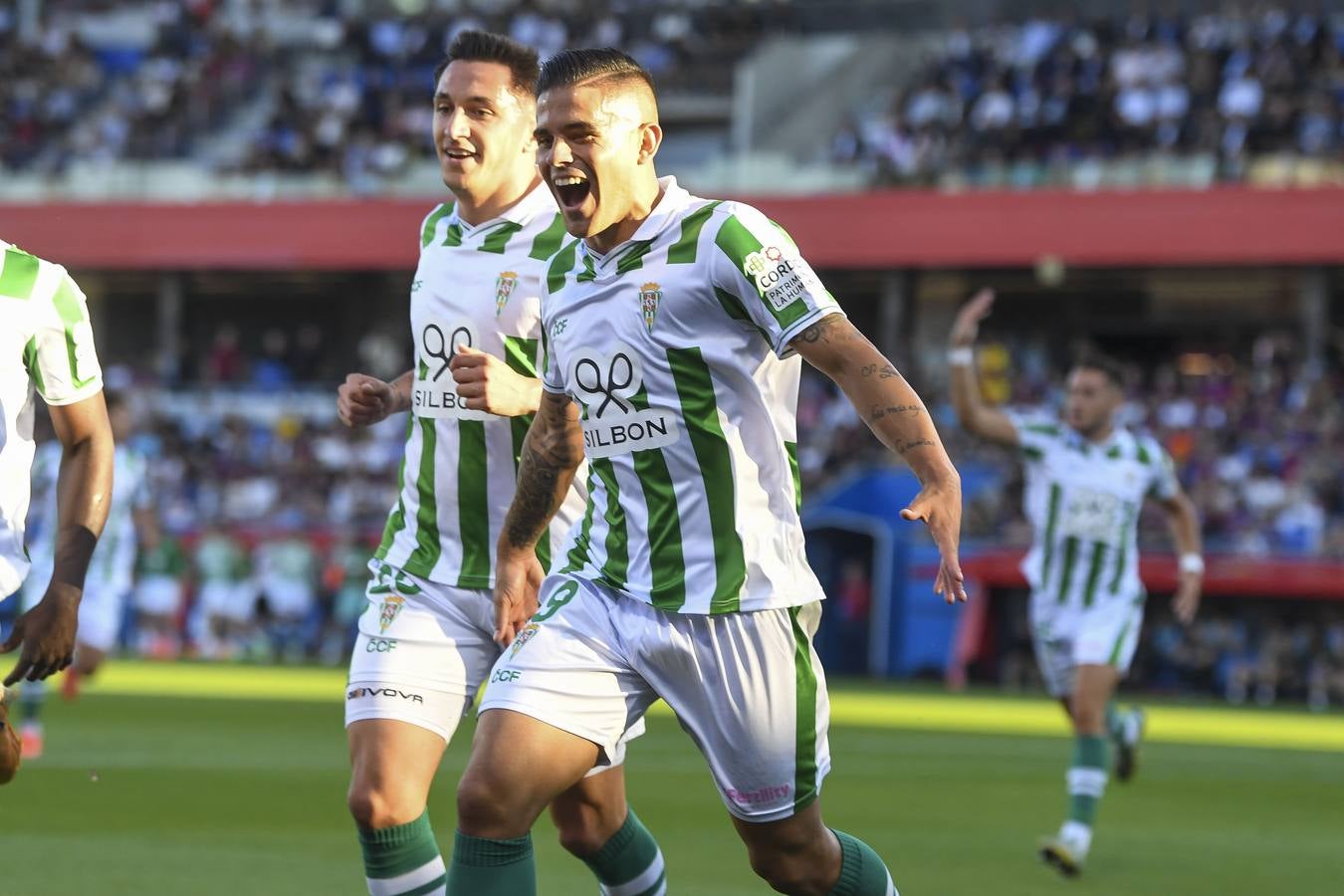 Fotos: la celebración del gol, la afición y las mejores jugadas del FC Barcelona B - Córdoba CF