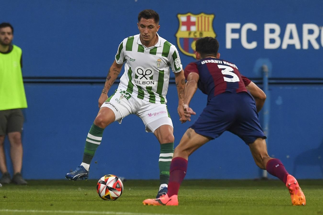 Fotos: la celebración del gol, la afición y las mejores jugadas del FC Barcelona B - Córdoba CF