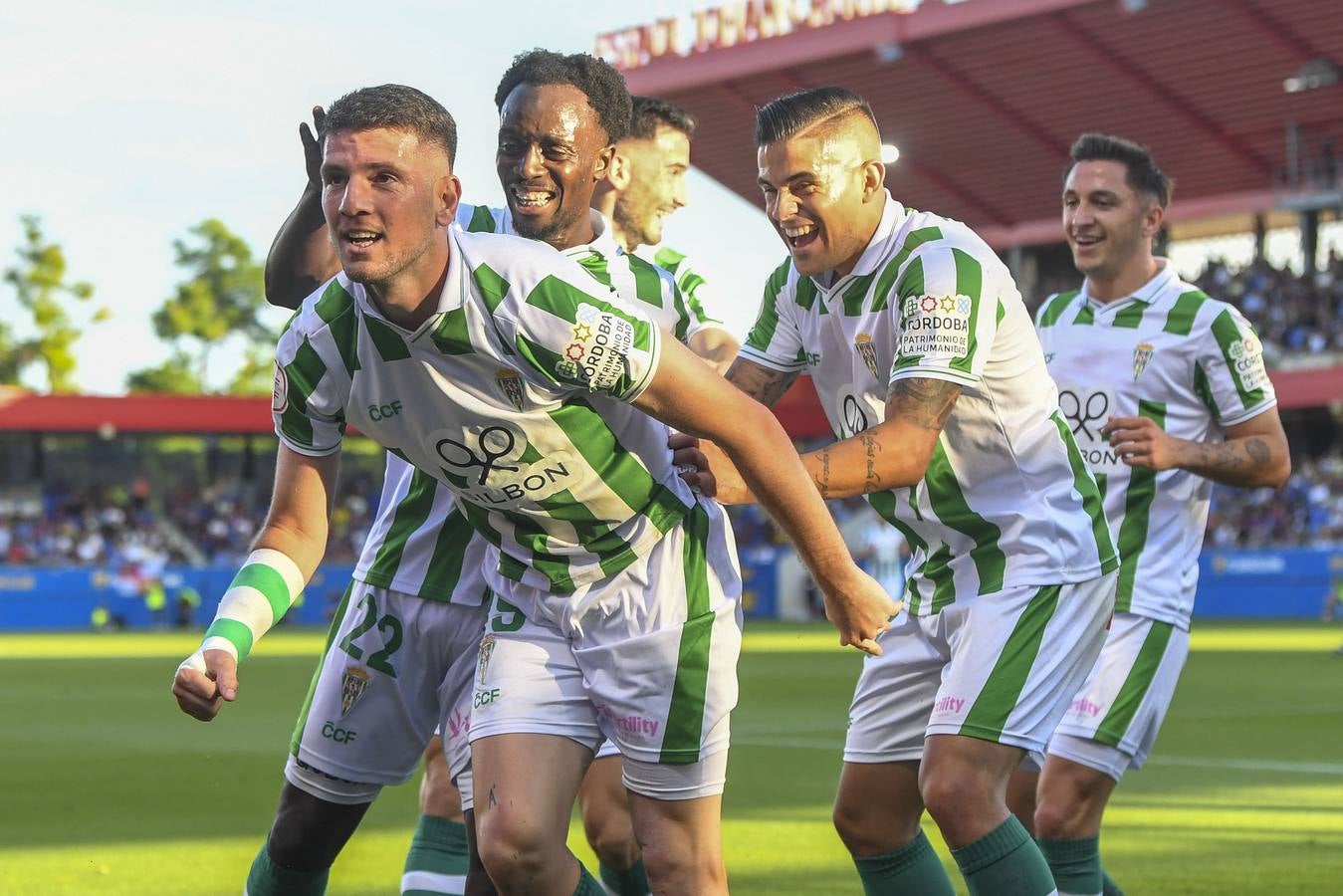 Fotos: la celebración del gol, la afición y las mejores jugadas del FC Barcelona B - Córdoba CF