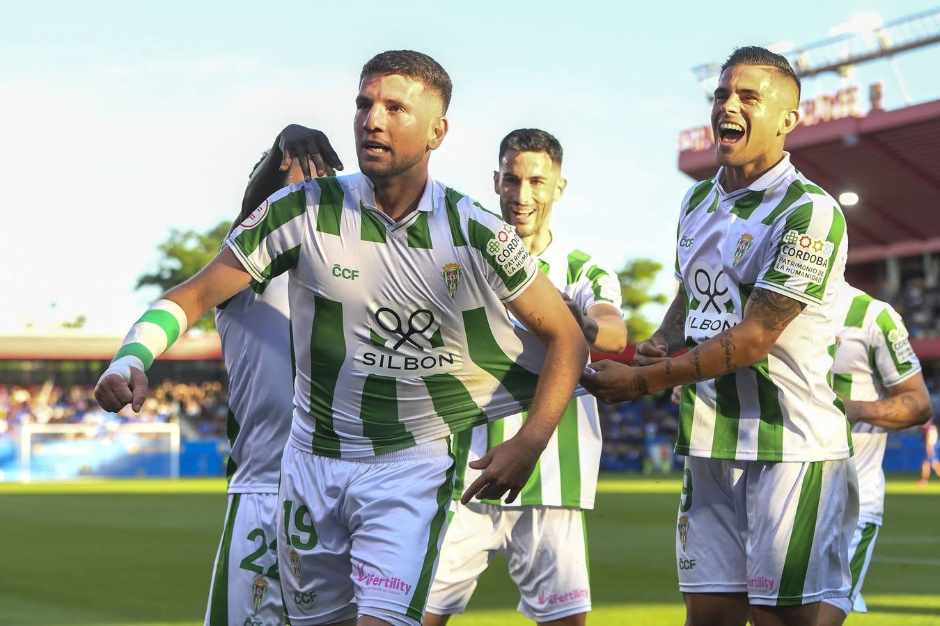 Fotos: la celebración del gol, la afición y las mejores jugadas del FC Barcelona B - Córdoba CF