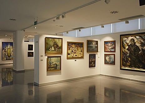 Imagen secundaria 1 - Arriba, taller de pintura. Abajo, perspectiva del archivo y 'El Grito' de Munch según Augusto