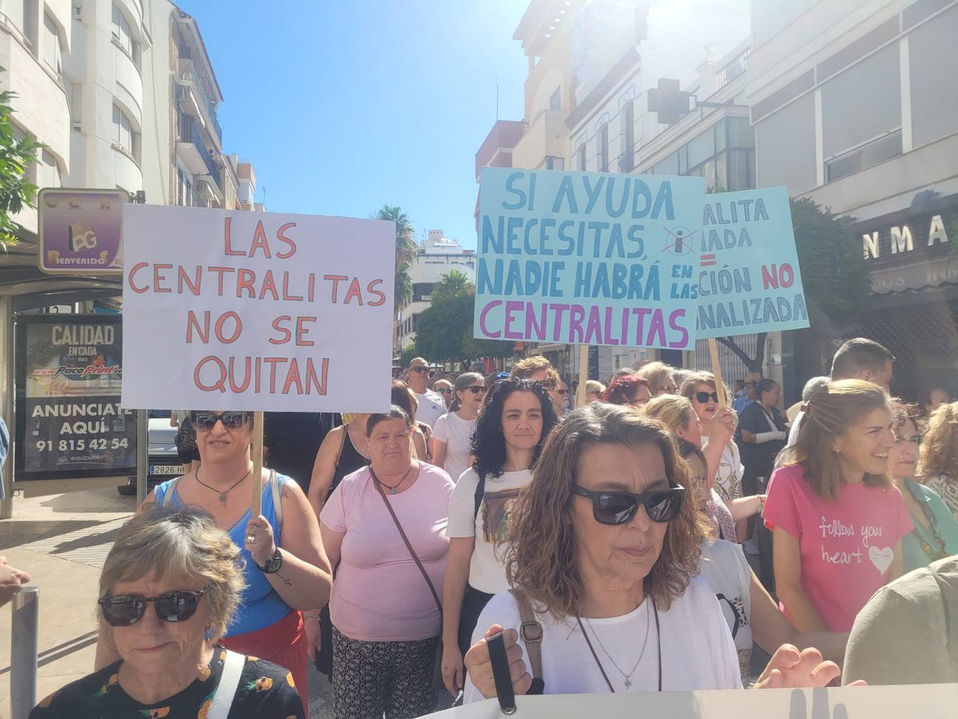 Fotos: la masiva protesta de los vecinos en defensa del Hospital de Puente Genil