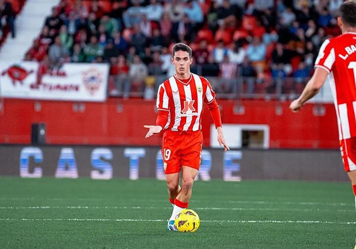 Sergio Arribas durante un partido disputado con la UD Almería esta temporada