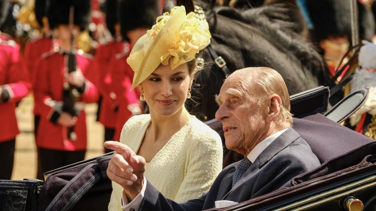 Doña Letizia, junto a Felipe de Edimburgo durante el viaje oficial de los Reyes al Reino Unido