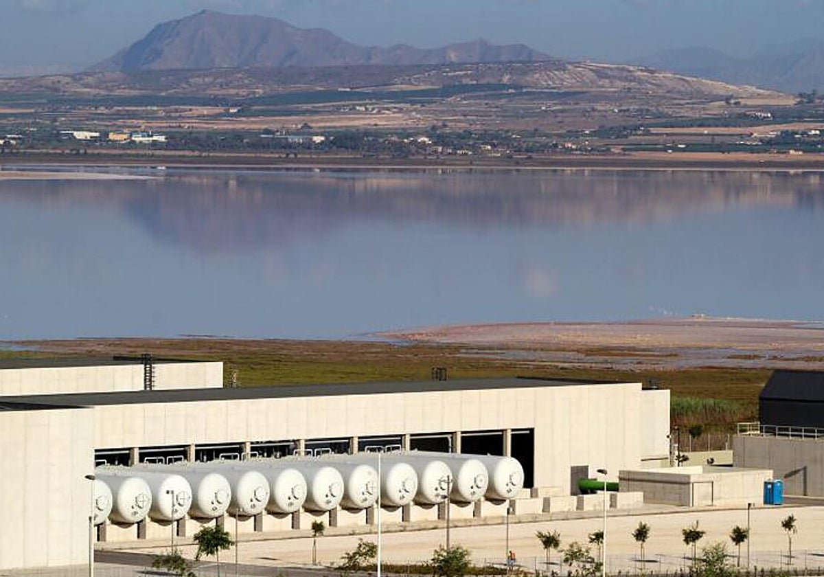 Ribera propone a Murcia conveniar con los regantes del Tajo-Segura subvencionar agua desalada para 10 años