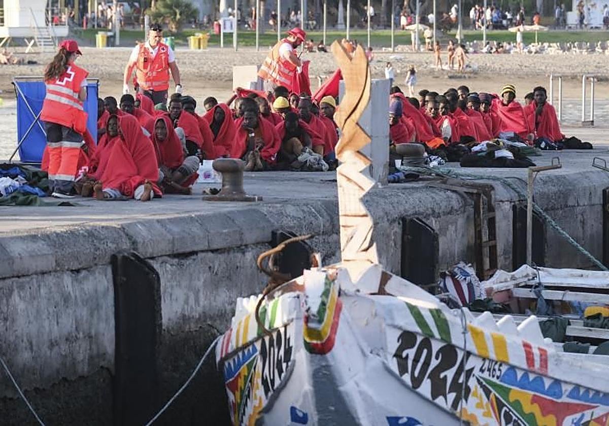 Salvamento Marítimo rescata a un centenar de inmigrantes en Tenerife