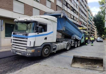 El Ayuntamiento invertirá 12 millones hasta 2027 en un «ambicioso» plan de asfaltado