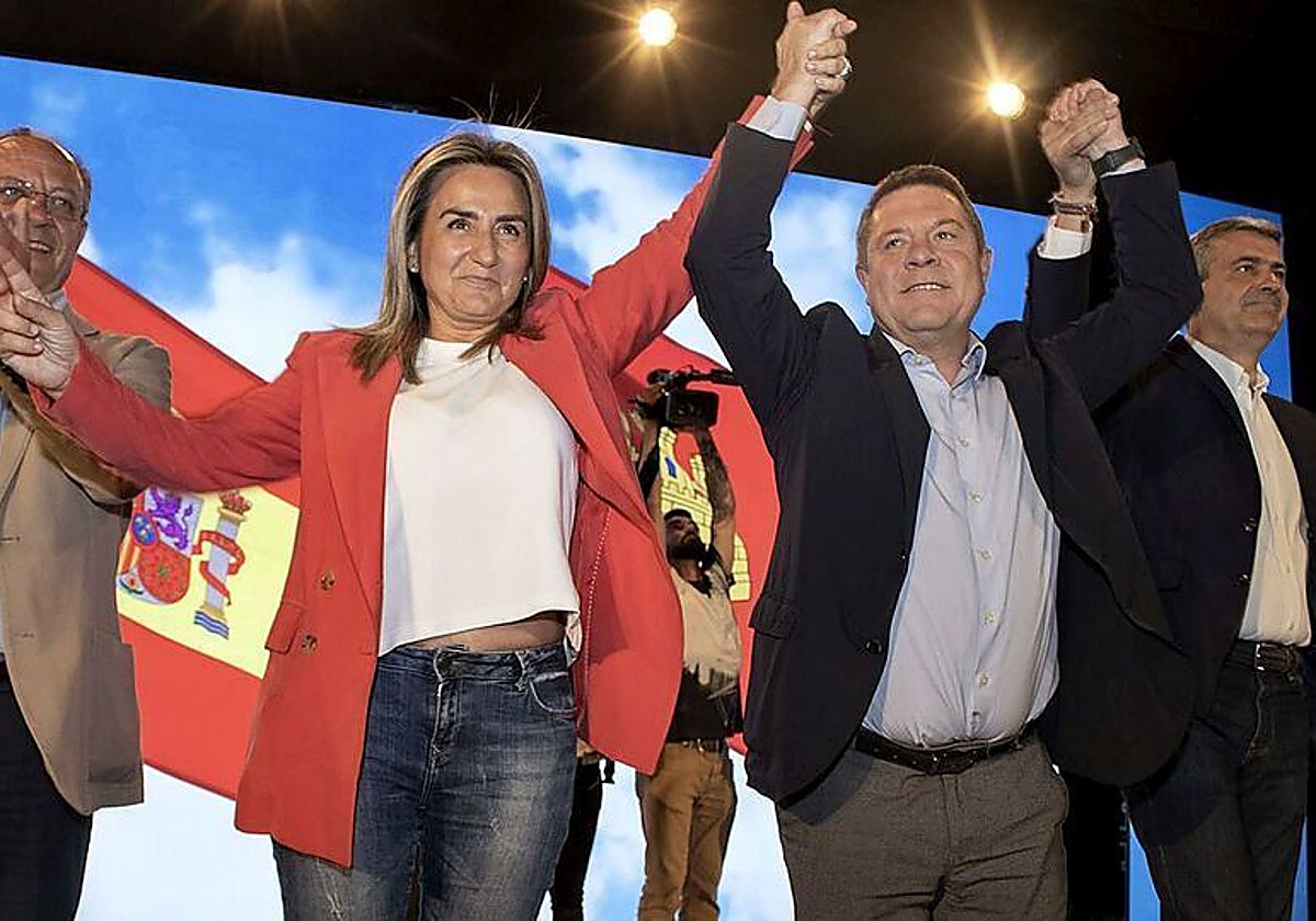 García-Page y Milagros Tolón en una noche electoral