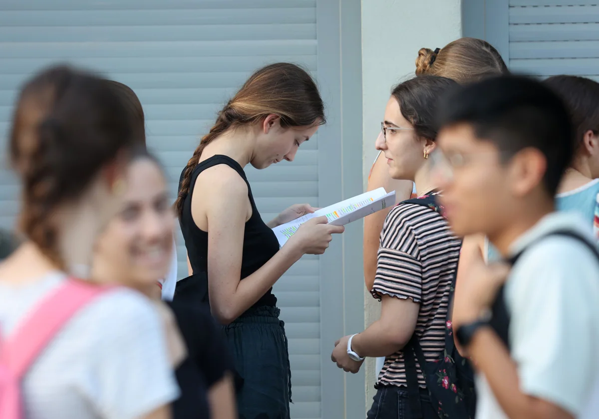 Jóvenes en la prueba de acceso a la Universidad