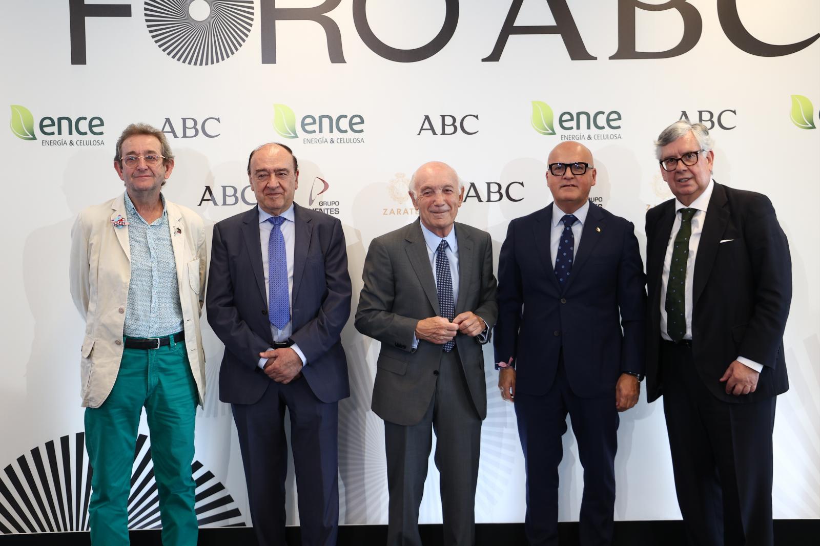 Cheche Real, presidente de Hostelería y Turismo de Galicia, Julio Lage González, presidente de la Asociación de Gallegos en Madrid, Antonio Fontela, presidente de la Confederación de Empresarios de Galicia, José Manuel Baltar, senador del PP y José Manuel Vieites, presidente de la Confederación de Empresarios de Galicia 
