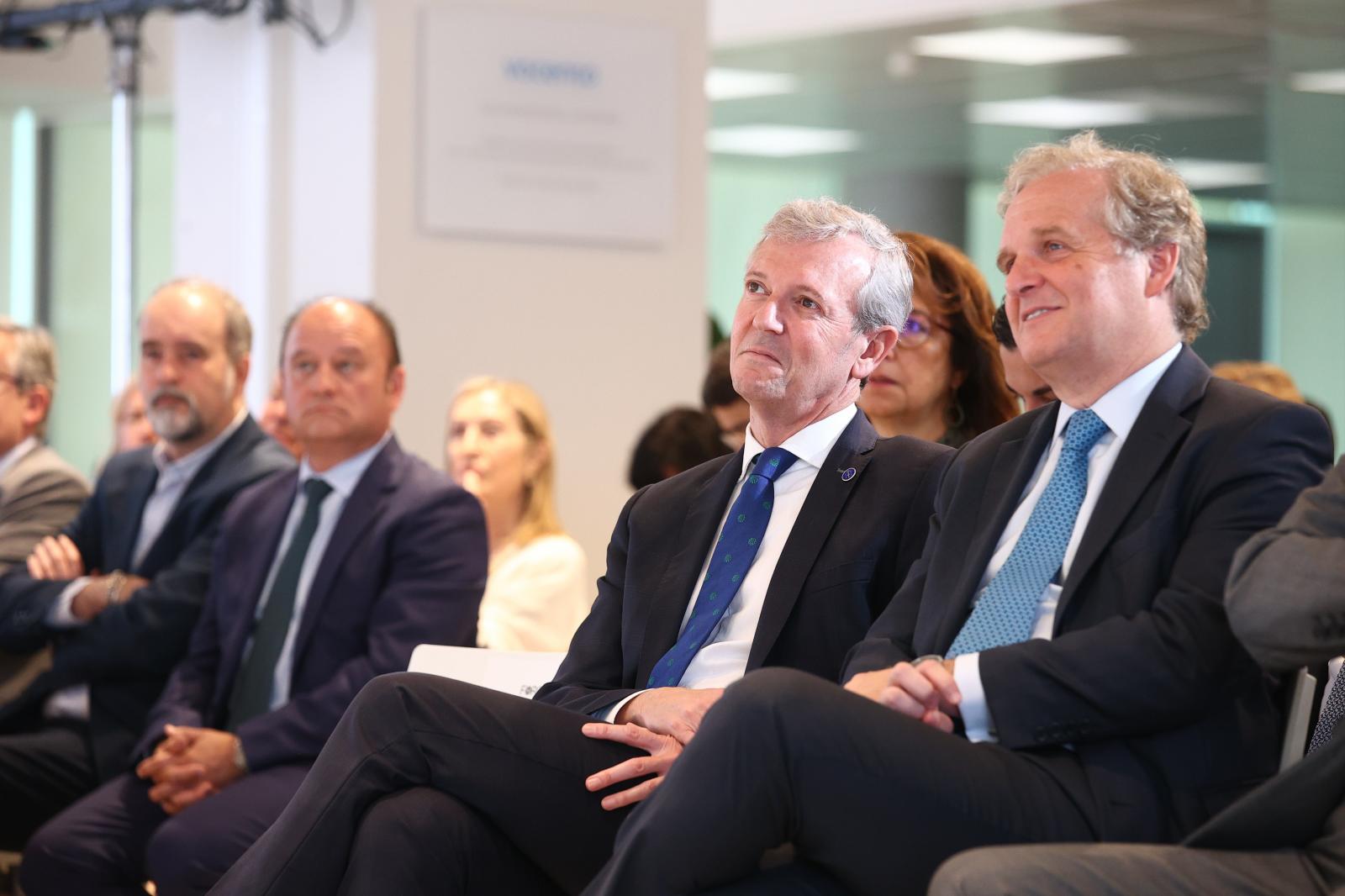 El presidente de la Xunta de Galicia, Alfonso Rueda y el presidente de Vocento, Ignacio Ybarra