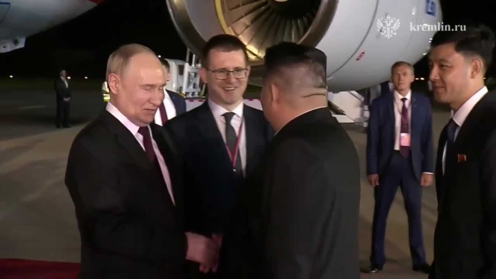 Kim Jong-un recibe a Vladímir Putin tras aterrizar en Corea del Norte
