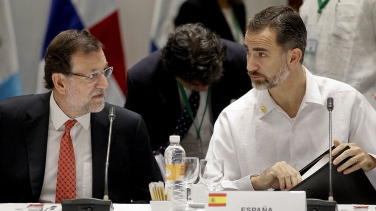 Don Felipe junto al presidente el Gobierno Mariano Rajoy en la XXIV Cumbre Iberoamericana de Jefes de Estado y de Gobierno. Fue su primera cumbre como Monarca