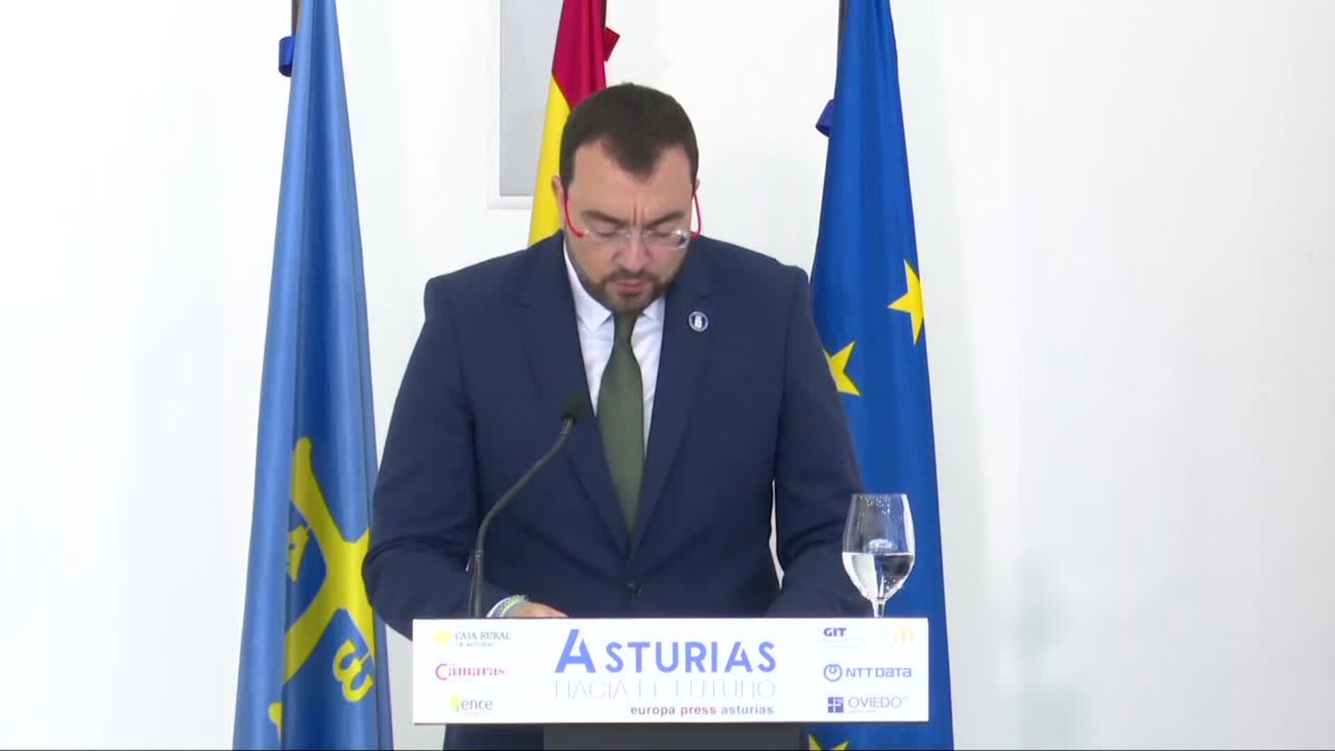 Barbón anima al trabajo colectivo por Asturias: &quot;Tenemos ante nosotros el mejor futuro&quot;