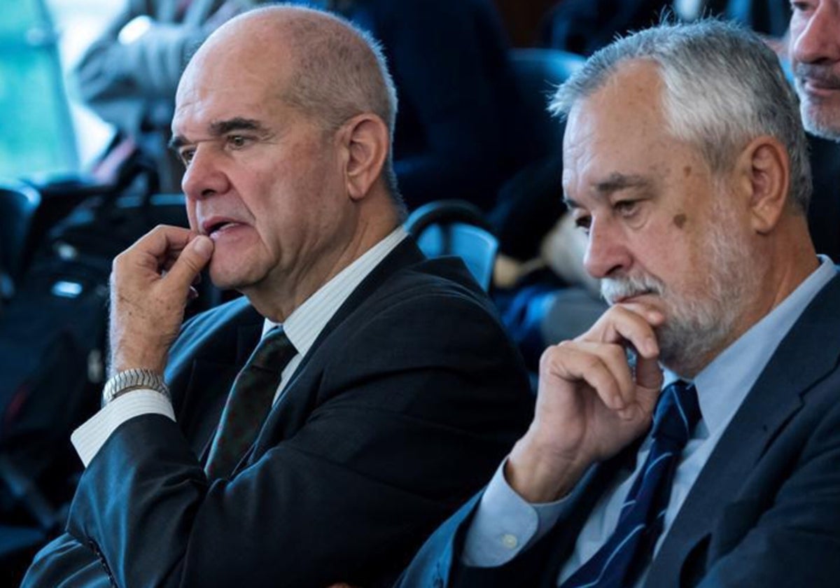 Manuel Chaves y José Antonio Griñán, en el banquillo de los acusados durante el juicio