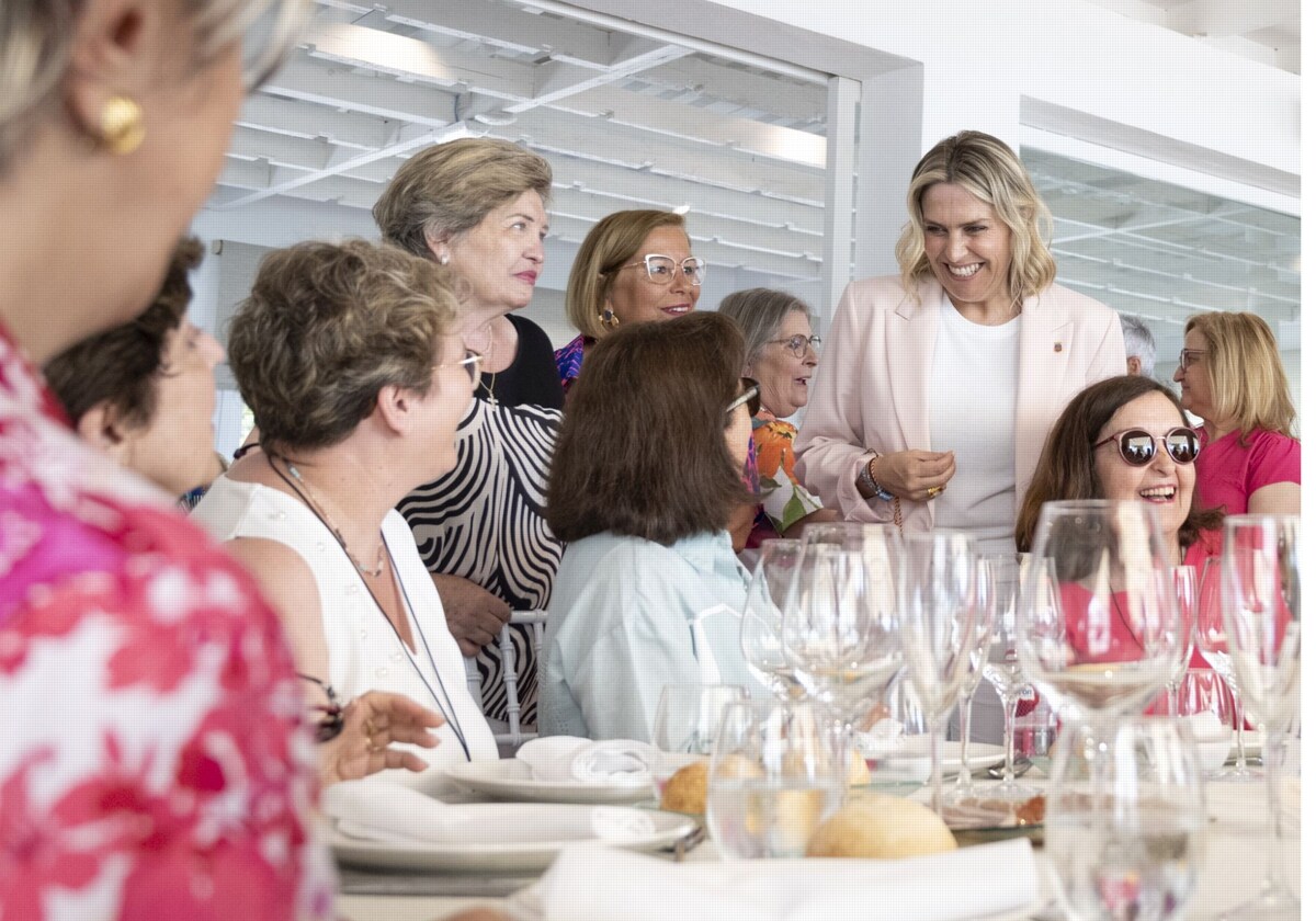 Marta Barrachina reconoce el papel imprescindible de las mujeres de la Castellón en el encuentro de la Federación de Amas de Casa