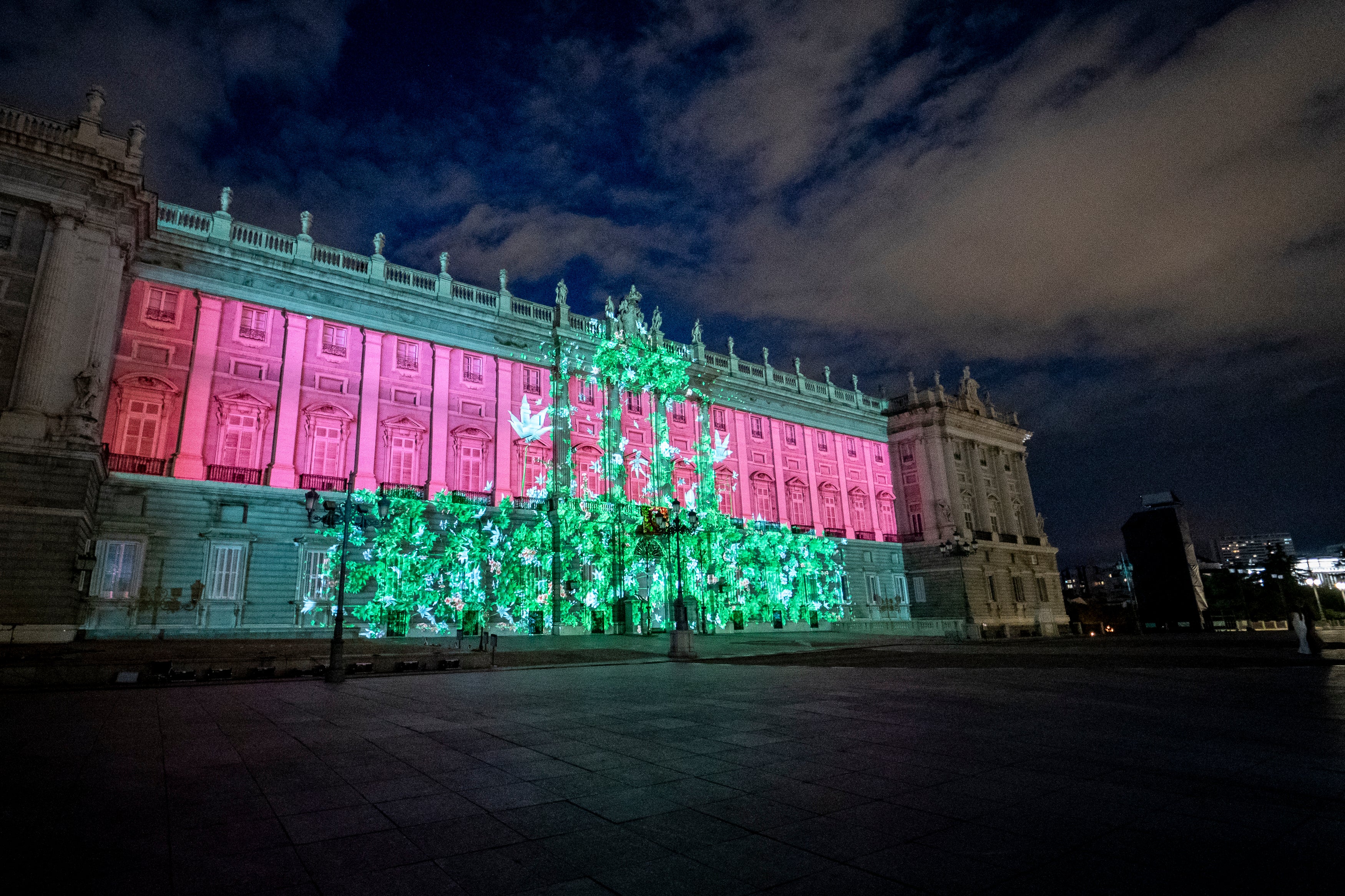 Proyección en la fachada de la Puerta del Príncipe del Palacio Real.