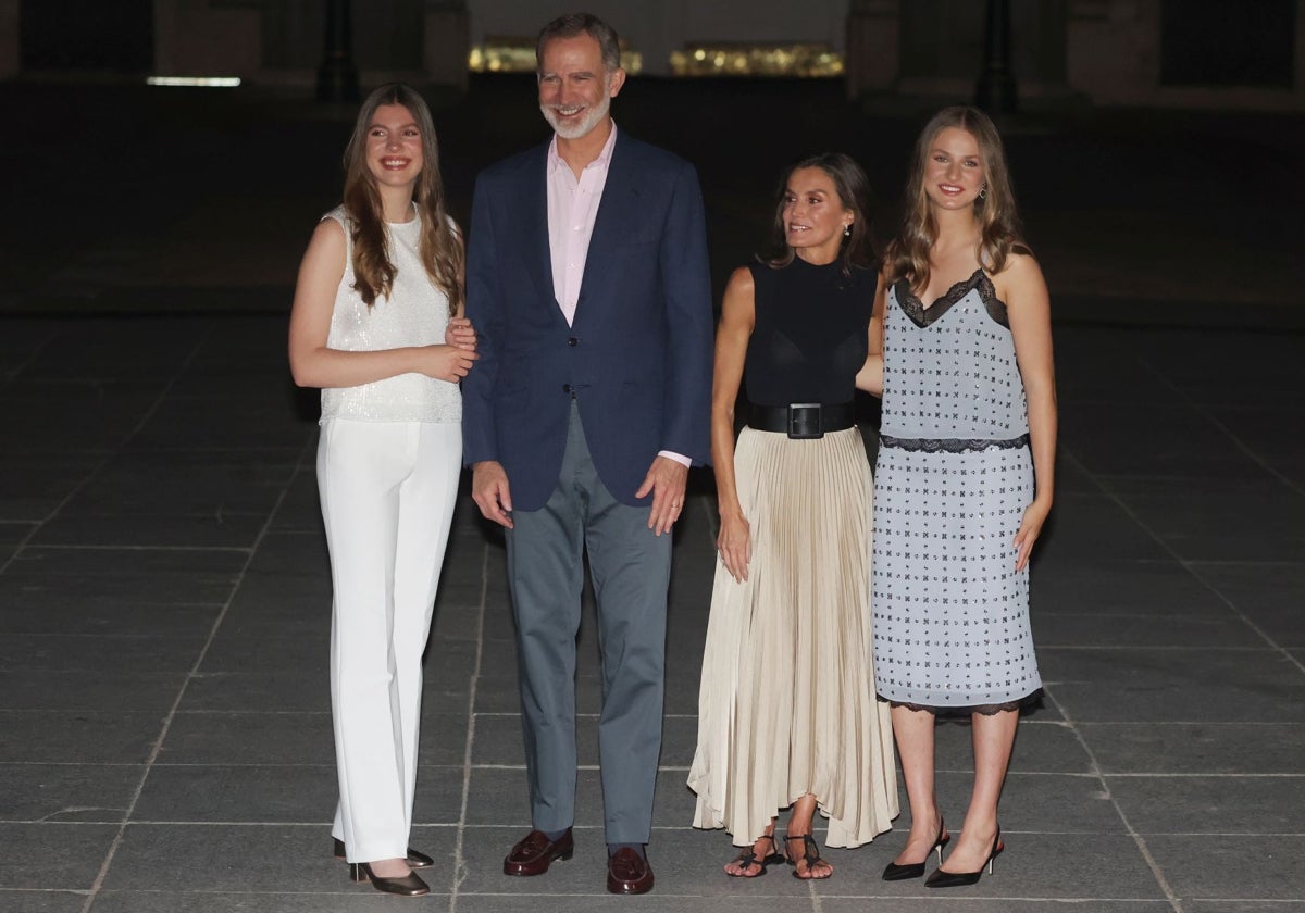 La Familia Real, anoche, en el Palacio Real de Madrid