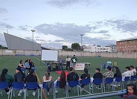 Imagen secundaria 1 - Acabar la ESO en Las Palmeras: «Mi familia siempre ha estado encima para que siga estudiando»