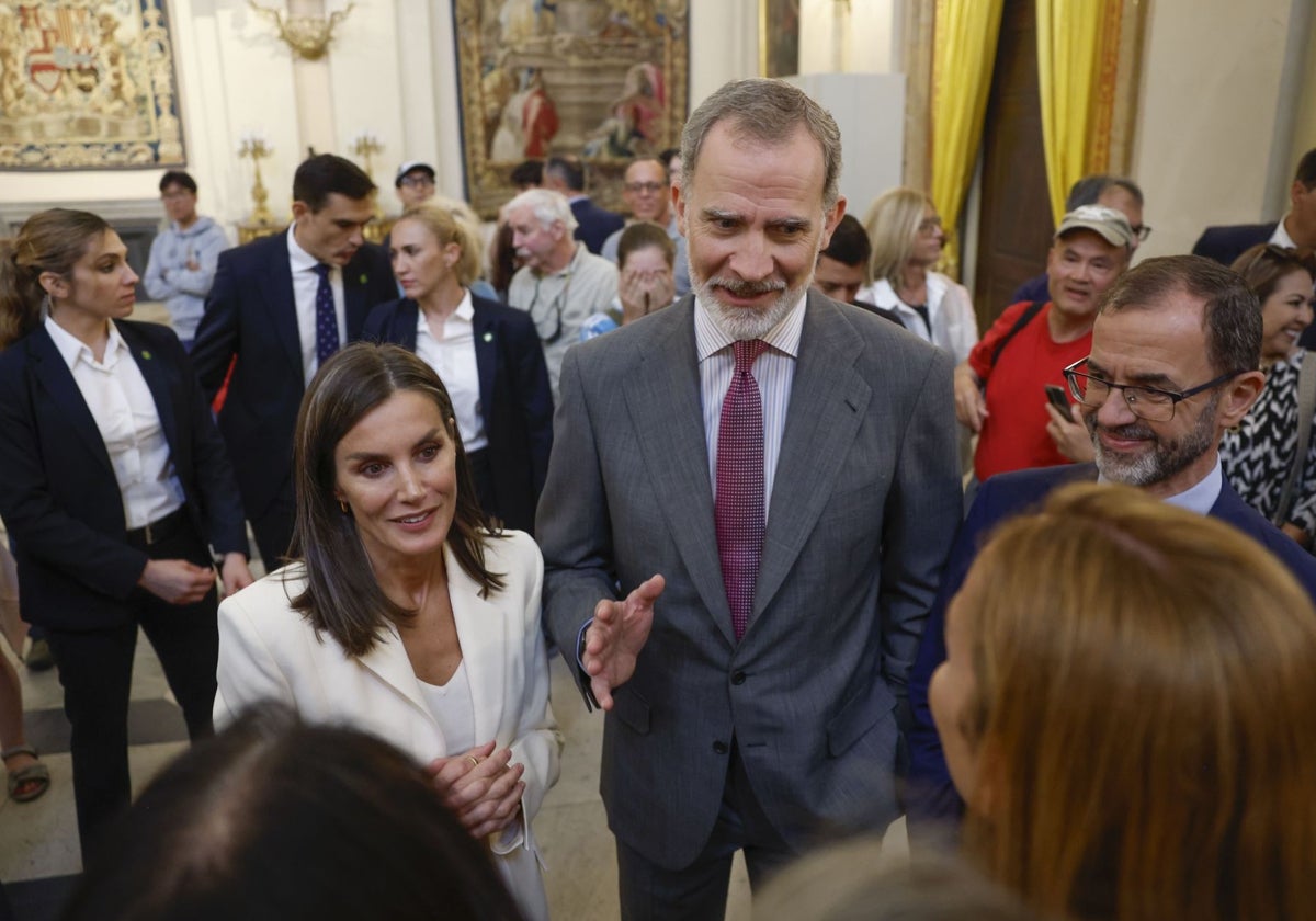 Los Reyes inauguraron esta mañana la exposición de fotografías que conmemora el décimo aniversario de reinado