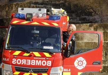 Un bloque desalojado y siete coches calcinados en el incendio de un garaje en Castro del Río