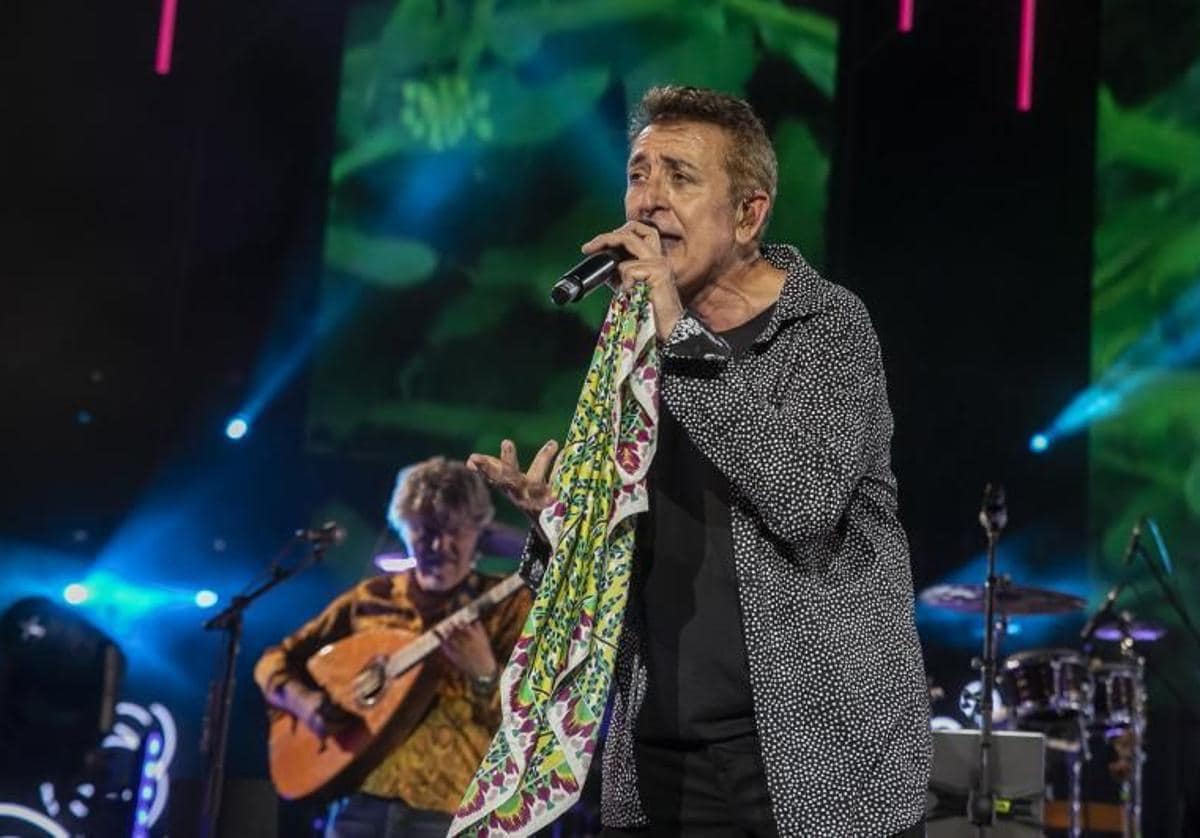 Manolo García durante su concierto en Córdoba en 2022