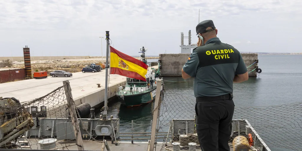 guardia-civil-puerto-alicante-U844514327