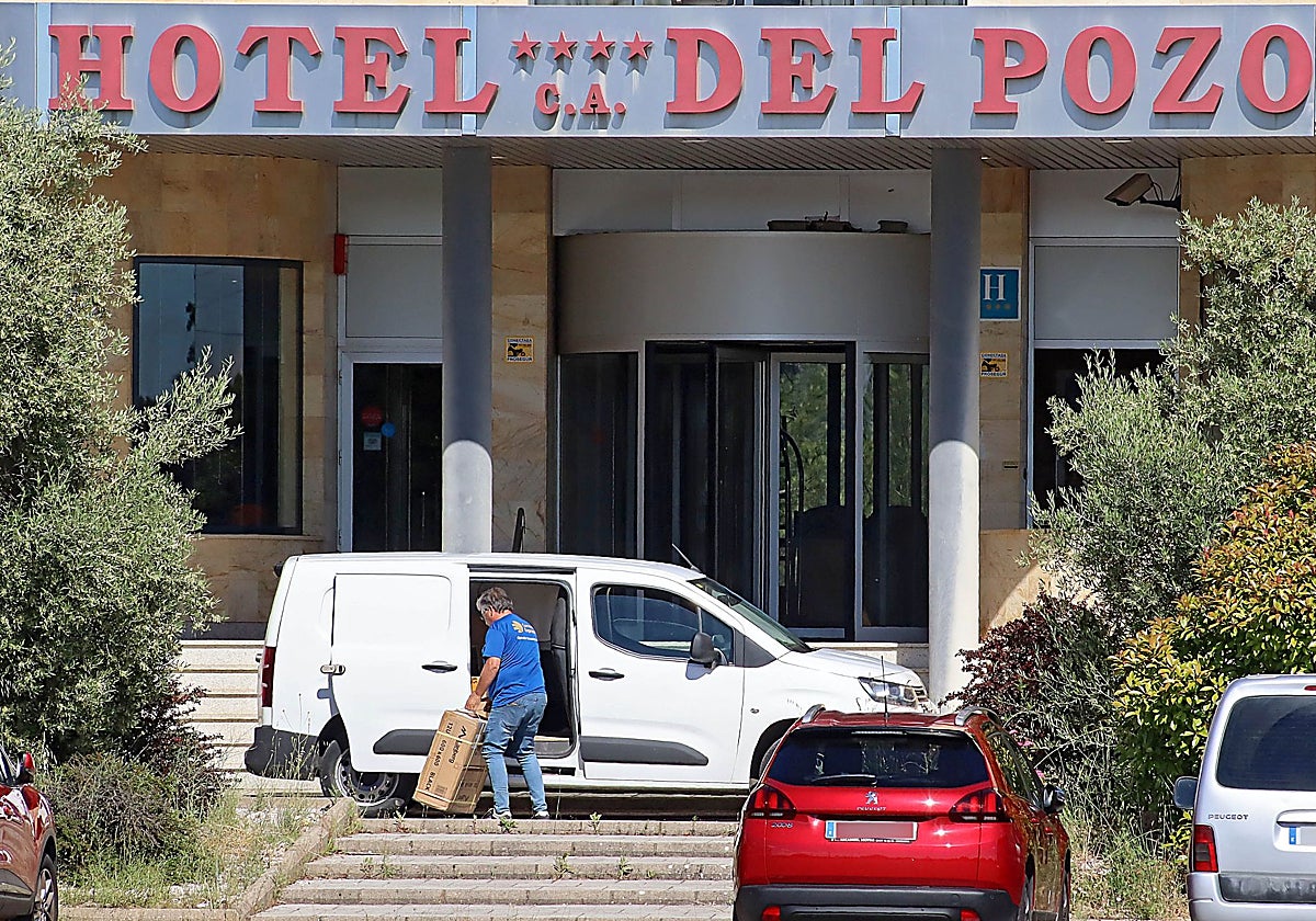 Antiguo hotel Chalé del Pozo, en Villaquilambre, donde están siendo realojados los migrantesical