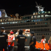 En el cayuco rescatado por el crucero ya habían muerto más de 35 personas