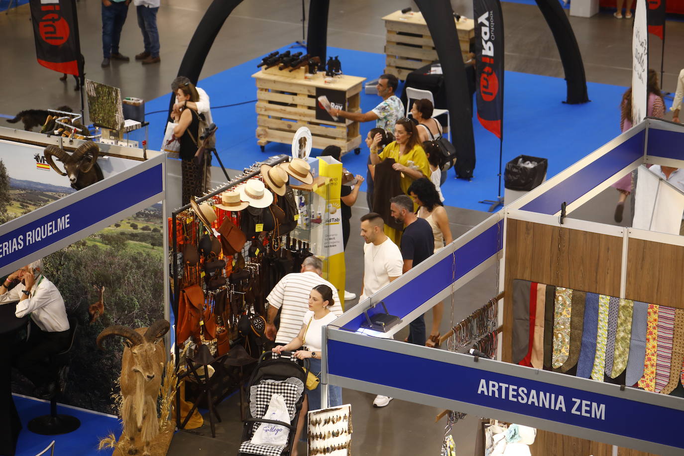 Fotos: el animado ambiente en Intercaza en Córdoba