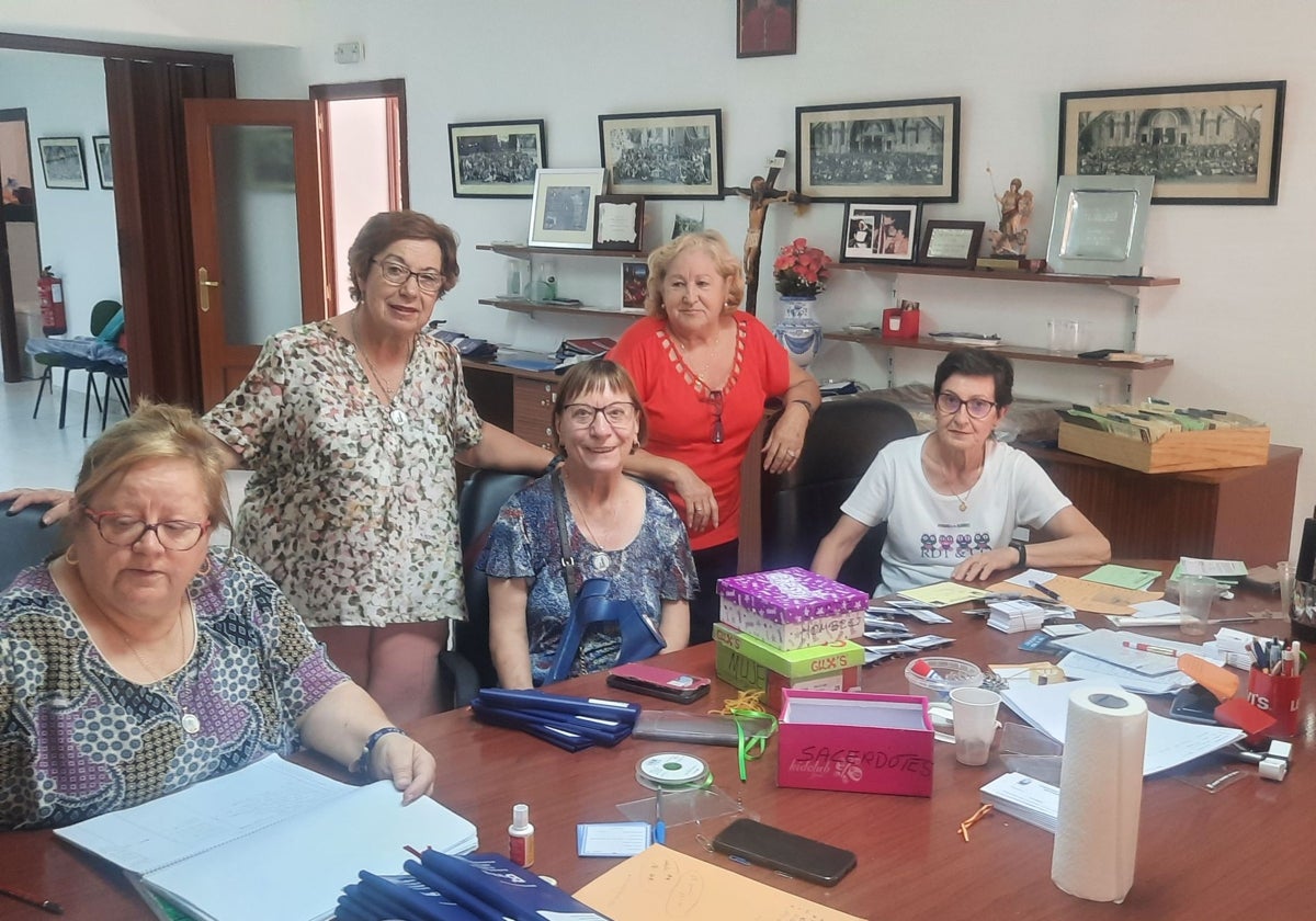 Un grupo de voluntarias trabajando en la sede