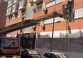 Más de una veintena de personas intoxicadas tras un incendio en una vivienda de Alcobendas