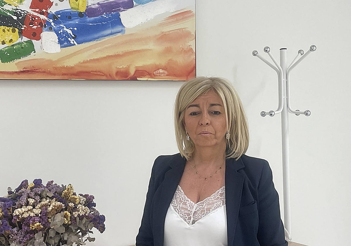 La decana del Colegio de Procuradores de Córdoba María José Carralero en la sede de la procura en Córdoba