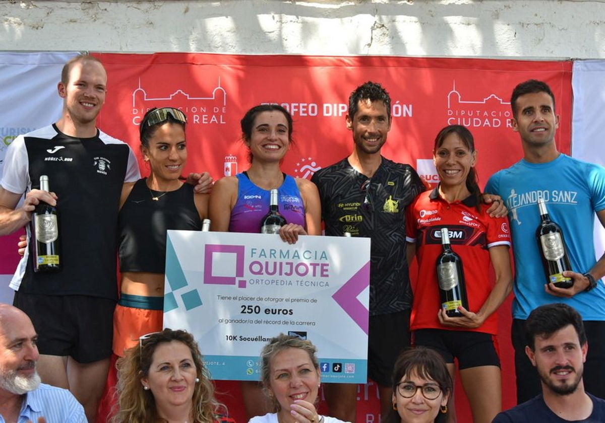 Podio masculino y femenino del 10K Carrera Urbana de Socuéllamos