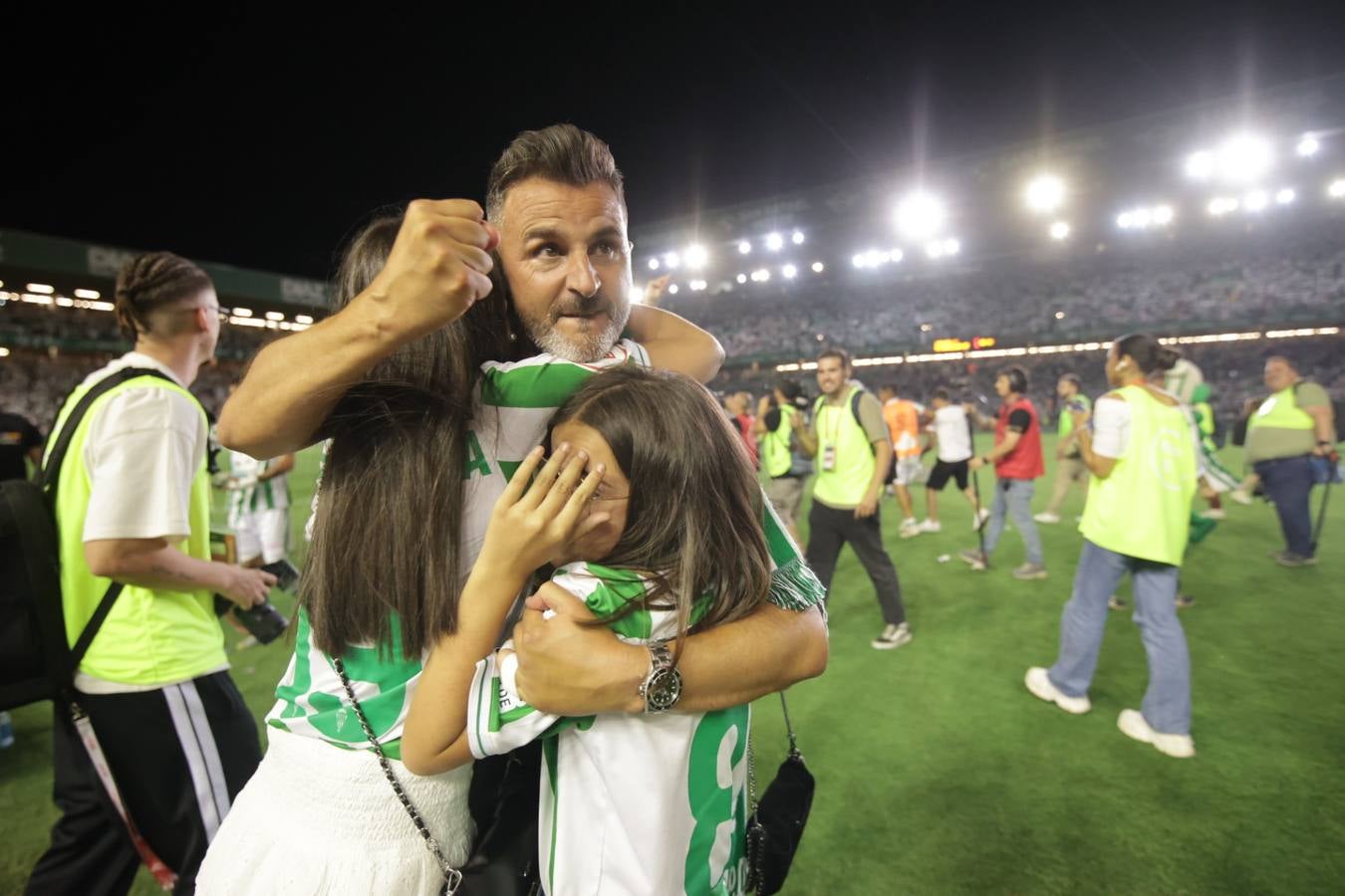 Fotos: la emotiva celebración del ascenso del Córdoba CF en El Arcángel
