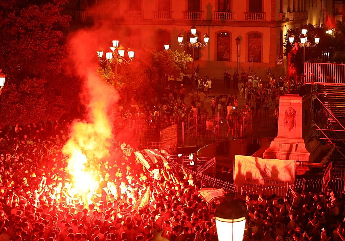 La afición llena la plaza de las Tendillas