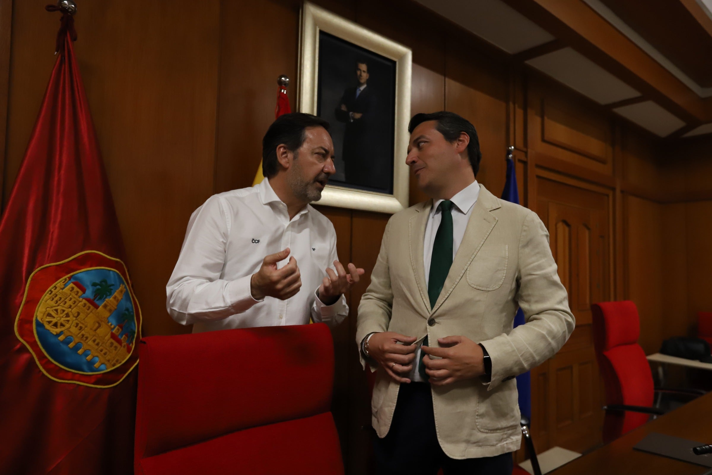 La celebración del ascenso del Córdoba en imágenes: visita a San Rafael y el Ayuntamiento