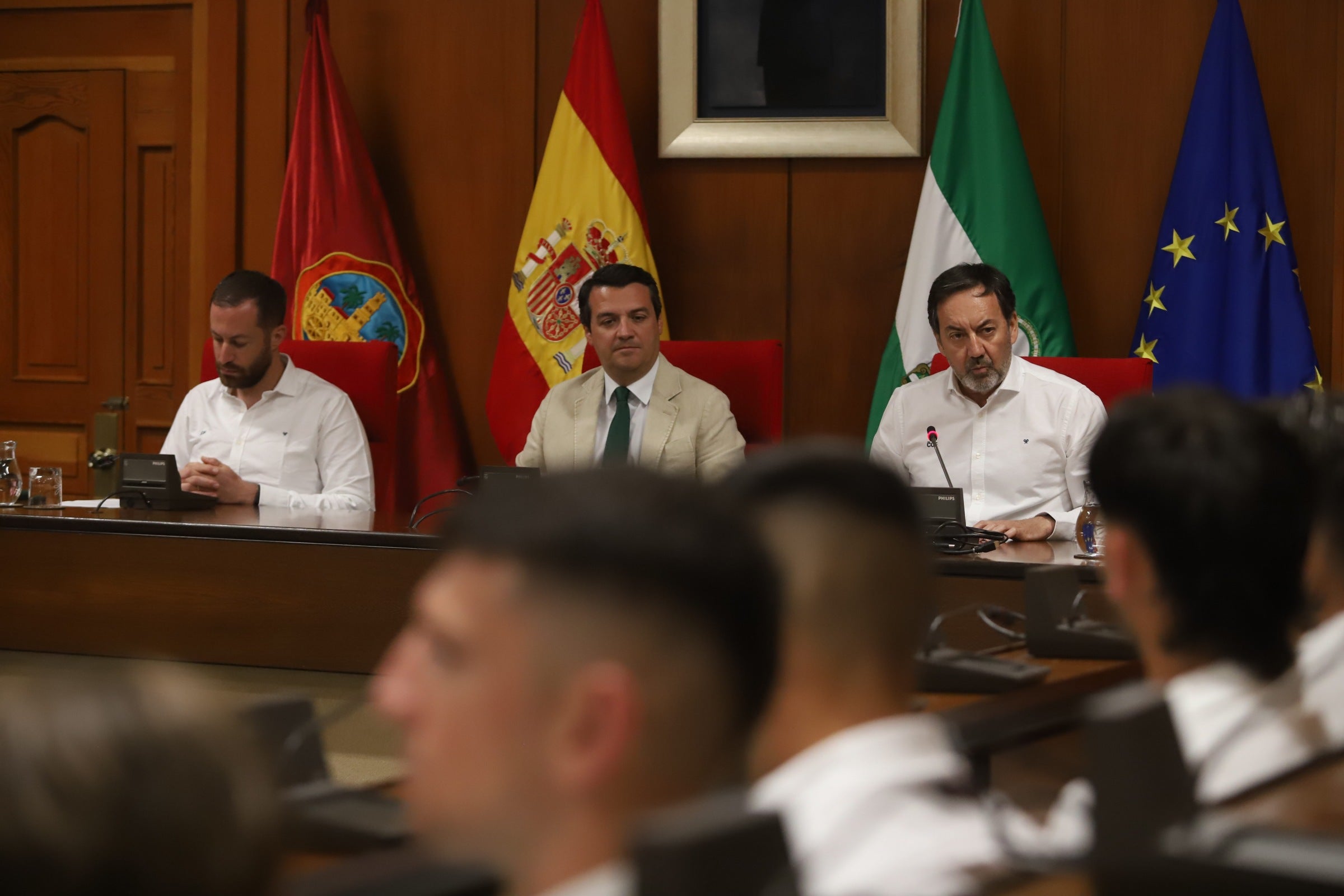 La celebración del ascenso del Córdoba en imágenes: visita a San Rafael y el Ayuntamiento