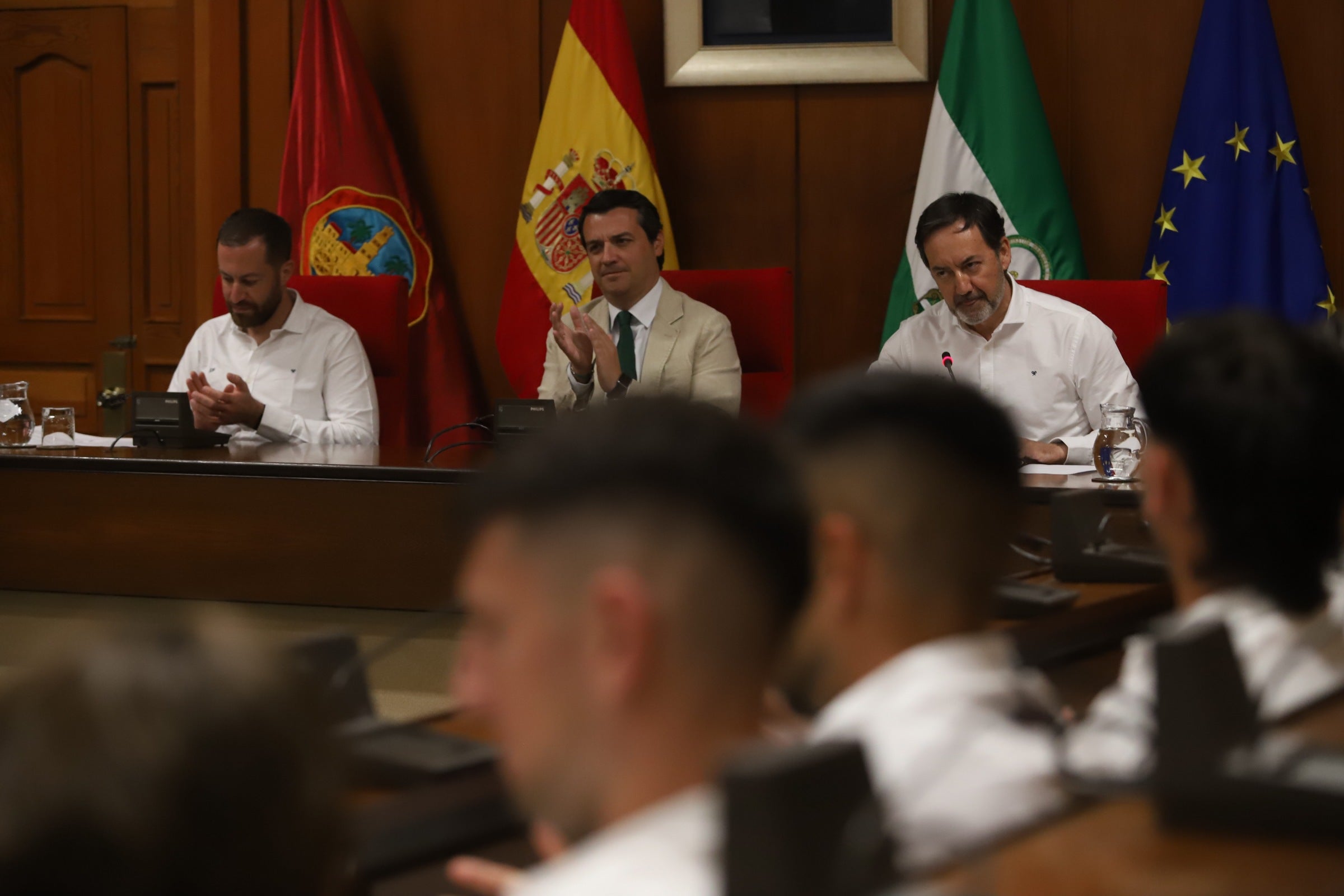 La celebración del ascenso del Córdoba en imágenes: visita a San Rafael y el Ayuntamiento