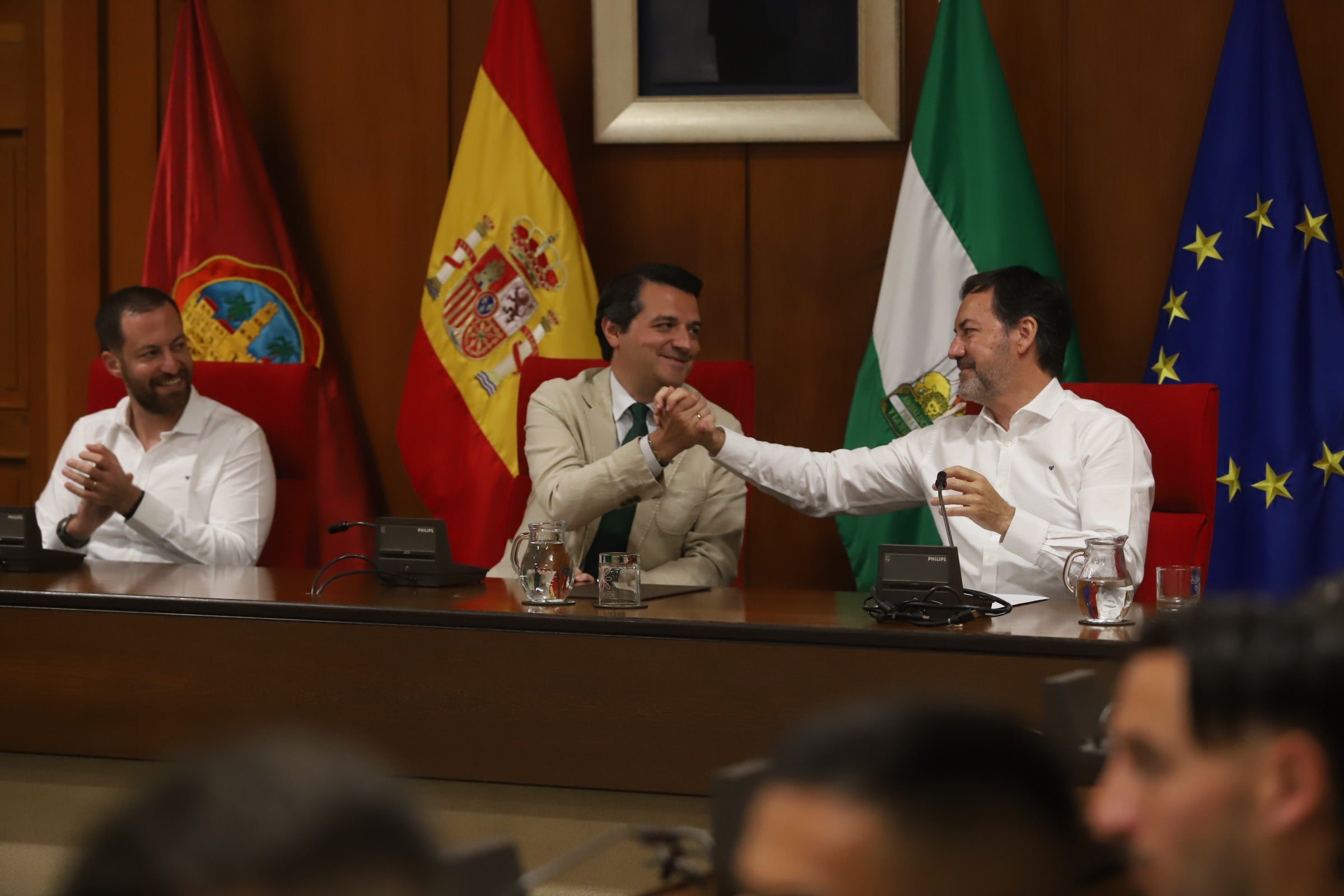 La celebración del ascenso del Córdoba en imágenes: visita a San Rafael y el Ayuntamiento