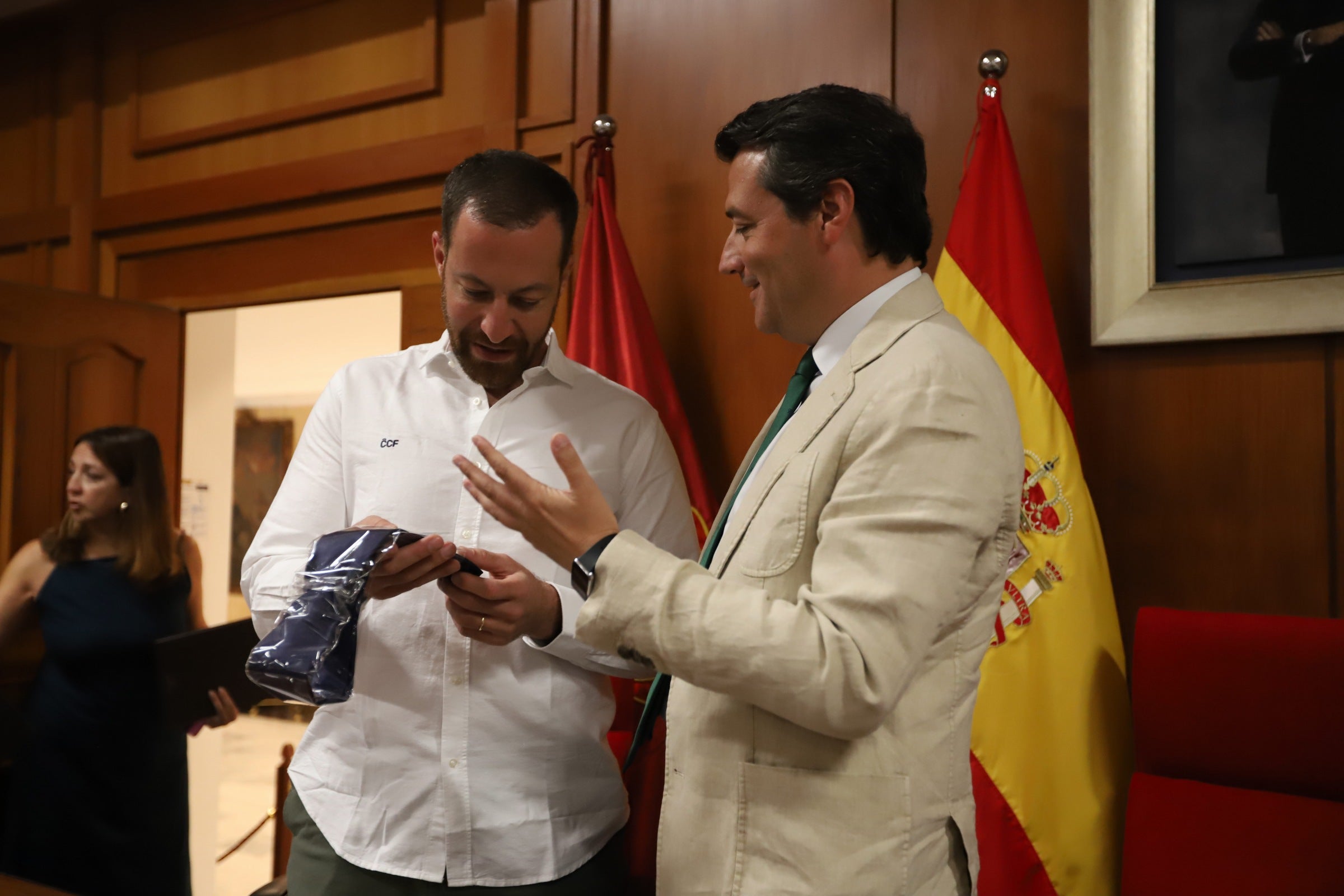 La celebración del ascenso del Córdoba en imágenes: visita a San Rafael y el Ayuntamiento