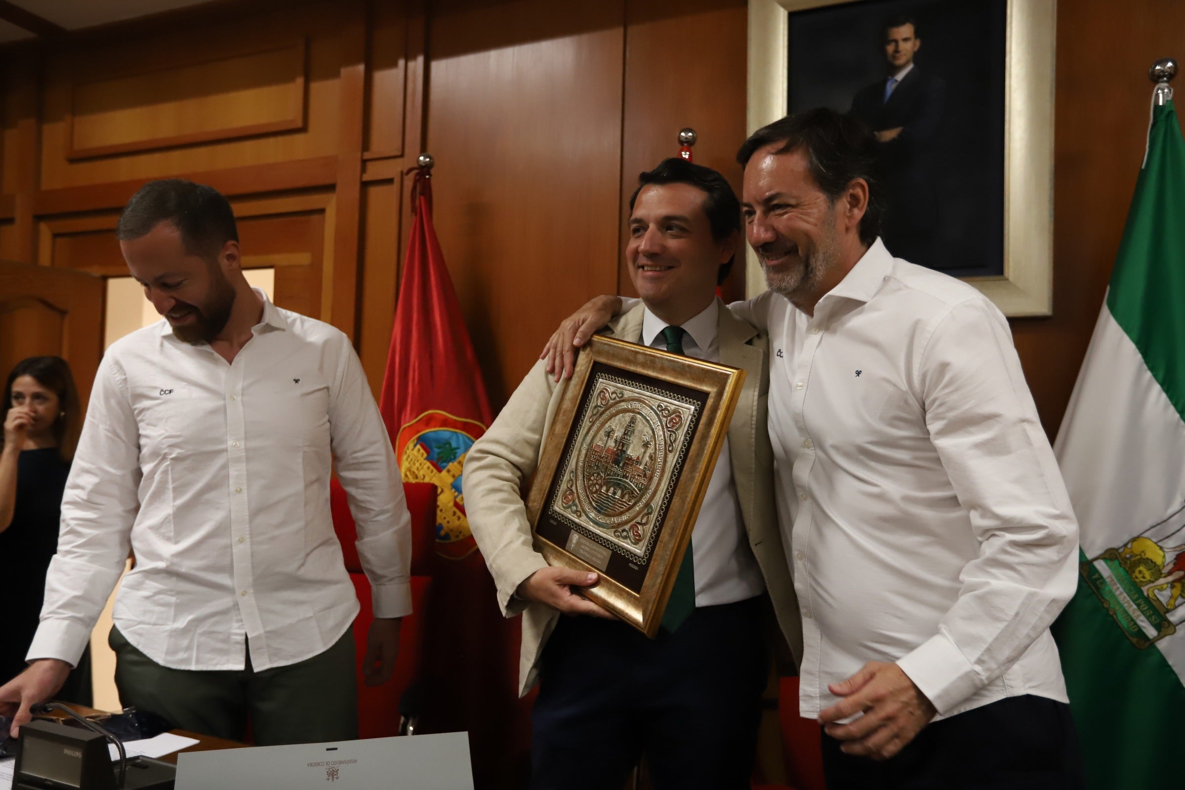 La celebración del ascenso del Córdoba en imágenes: visita a San Rafael y el Ayuntamiento