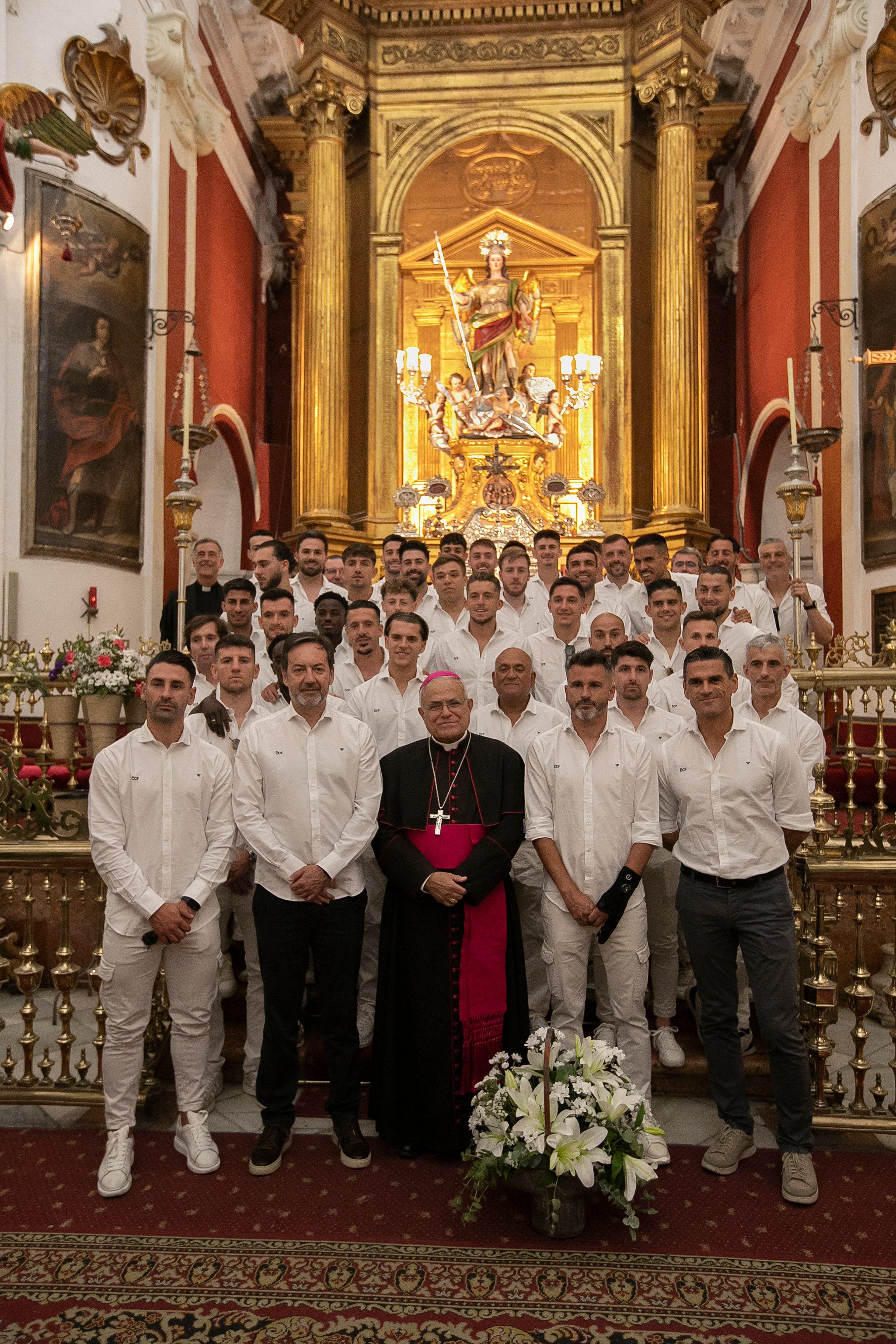 La celebración del ascenso del Córdoba en imágenes: visita a San Rafael y el Ayuntamiento