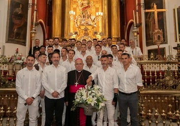 La celebración del ascenso del Córdoba en imágenes: visita a San Rafael y el Ayuntamiento