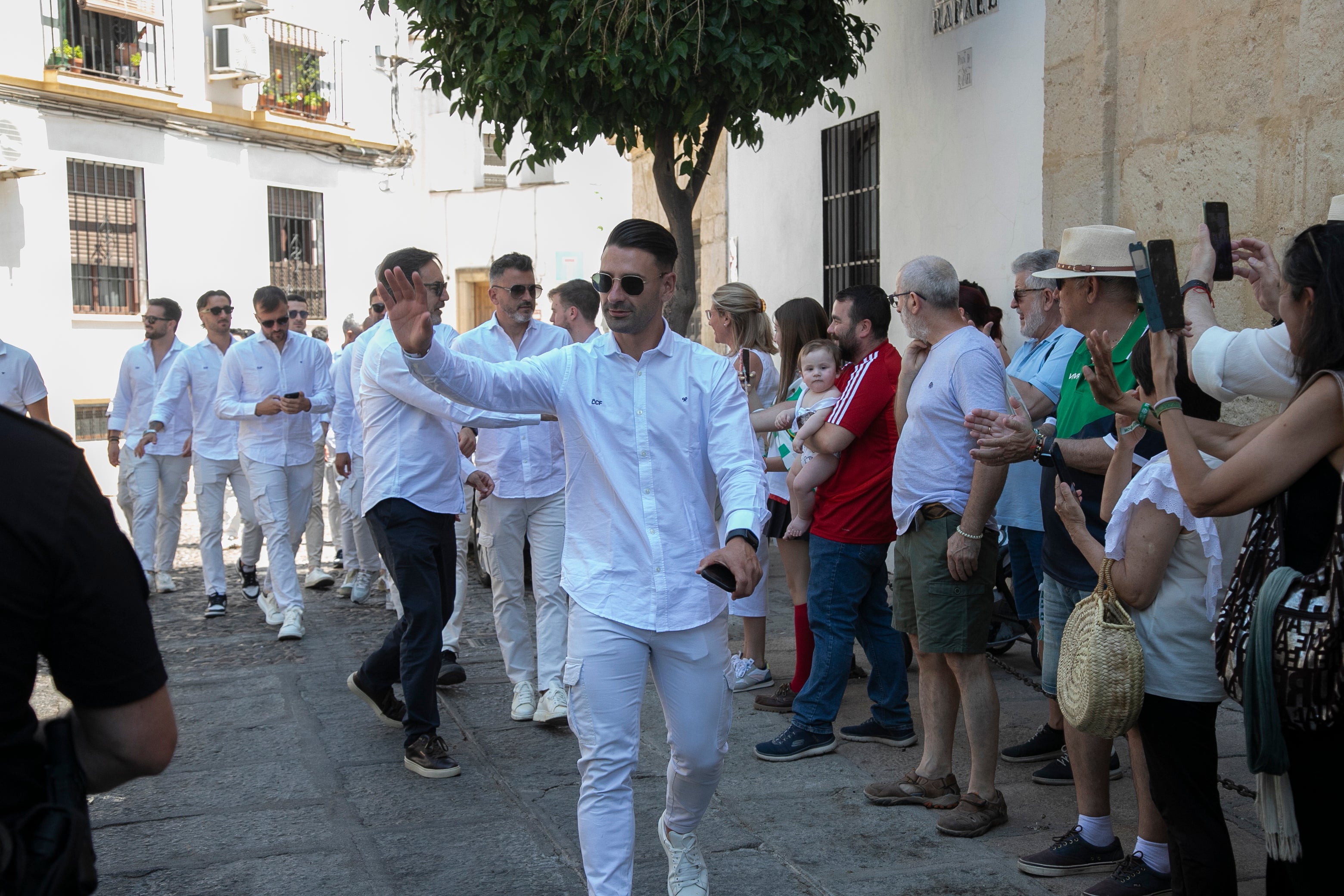 La celebración del ascenso del Córdoba en imágenes: visita a San Rafael y el Ayuntamiento