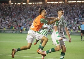 Celebración del ascenso del Córdoba CF: ofrendas, actos, recorrido en autobús y fiesta en Las Tendillas