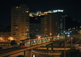 Hogueras Alicante 2024: horarios especiales del Tram para la Nit de la Cremà y los fuegos artificiales