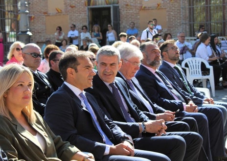 Imagen secundaria 1 - Tres momentos de las fiestas patronales en honor a San Juan Bautista, que comenzaron el día 19 de junio. Álvaro Gutiérrez entregó una de las cuatro 'Medallas del pueblo'